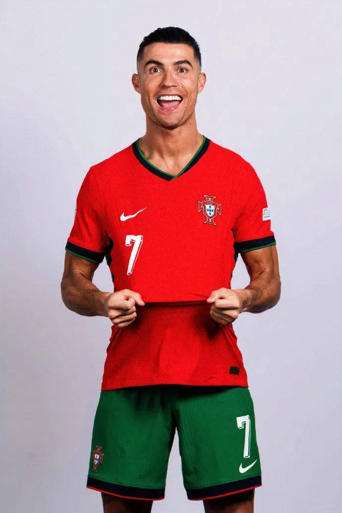 《电锯甜心RePOP》提供30套原创服装 女主更性感