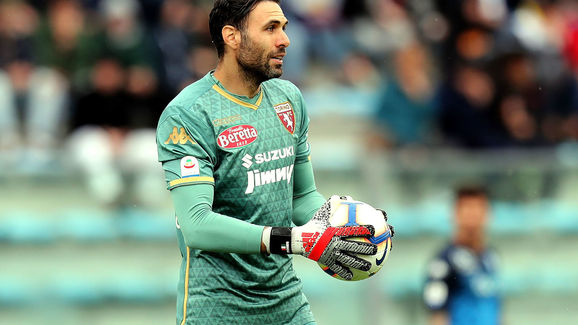 伤病潮再袭！湖人战雄鹿伤病名单更新：詹姆斯八村垒出战成疑，里夫斯缺阵雪上加霜