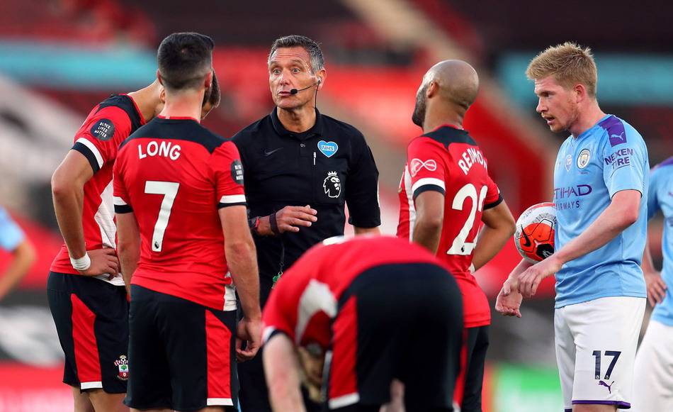 81岁奶奶直播《我的世界》走红 为孙子治疗癌症