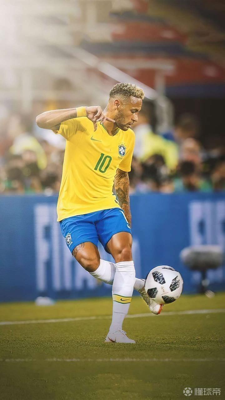 拉菲尼亚闪耀西超级杯，巴萨连冠皇马折戟